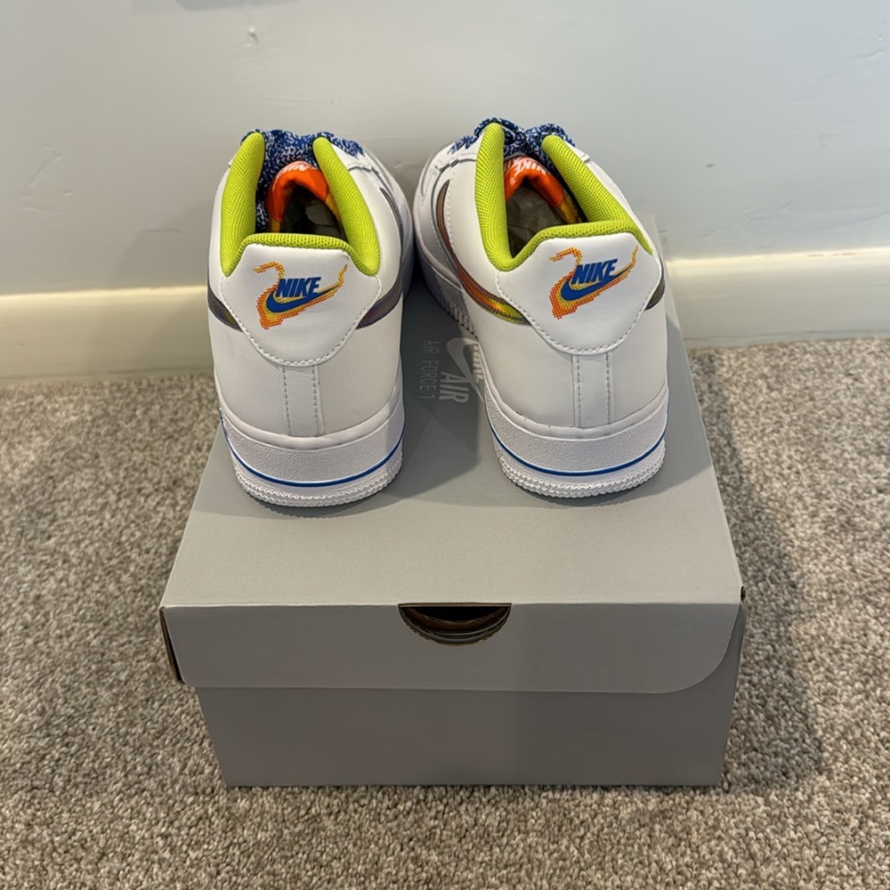 Nike Air Force 1 LV8 - Picture 4 of 6